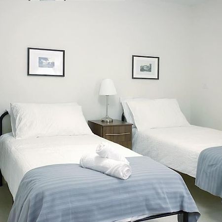 Two Bedroom Luxury Apt With Film Style 斯旺西 外观 照片
