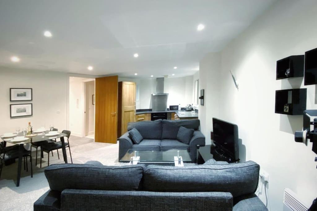 Two Bedroom Luxury Apt With Film Style 斯旺西 外观 照片